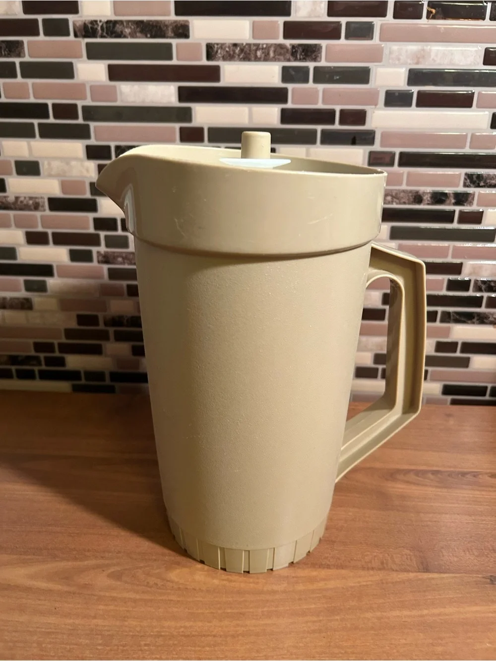 Vintage Tupperware 2 Qt Pouring Pitcher with Lid